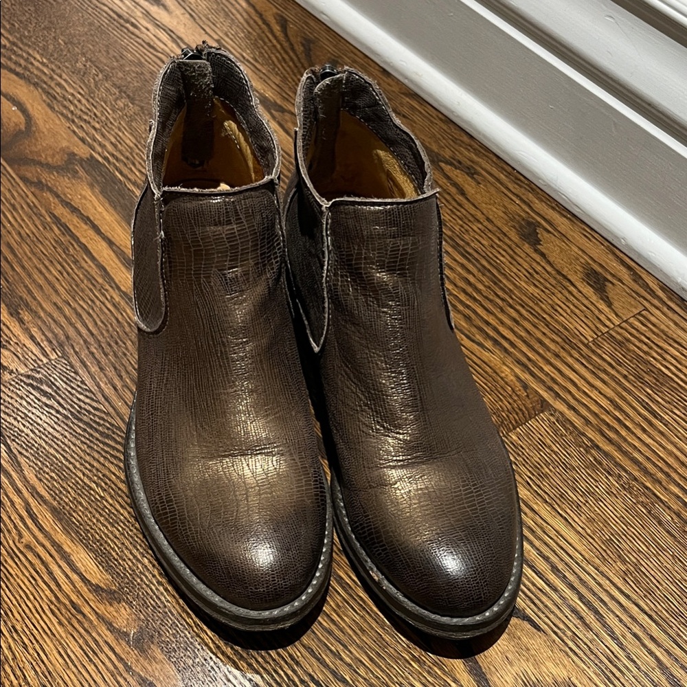 Modern Vintage Brown Heeled Boots/Booties